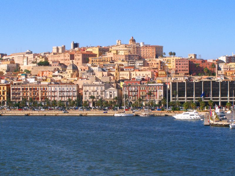 Sardinië kust stad