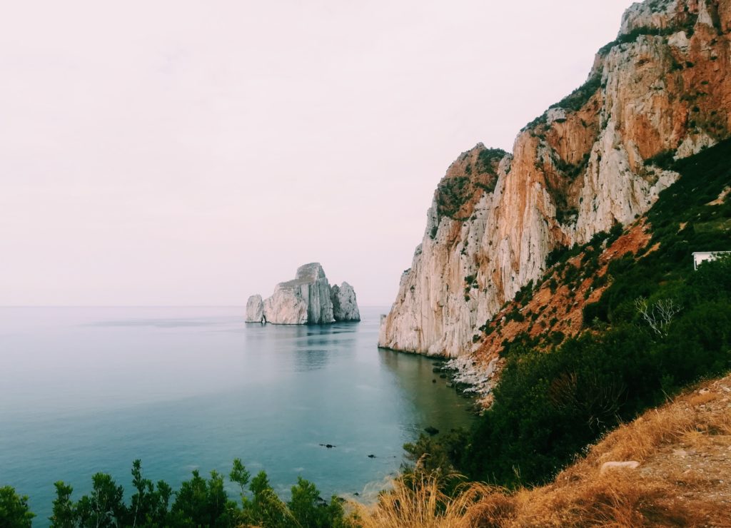 reisgids Sardinië kustlijn